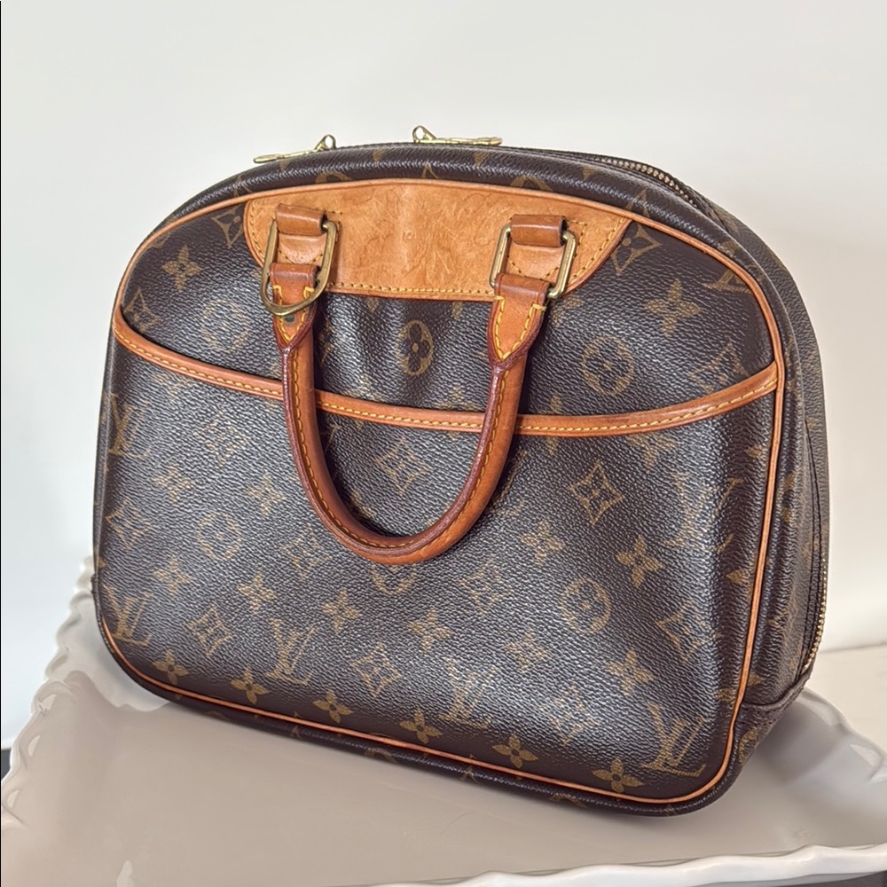 Authentic Louis Vuitton LV Monogram Deauville